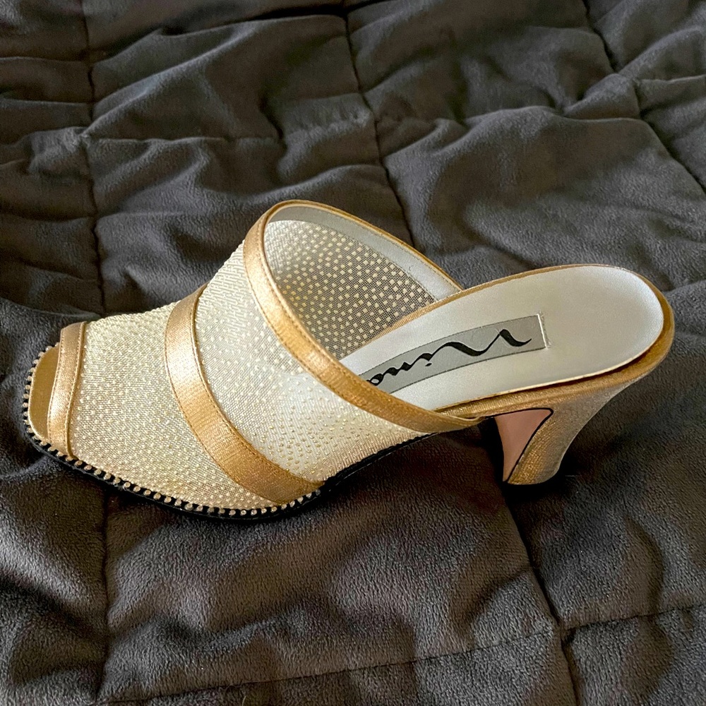 Nina Sandals M 7.5 gold leather - mesh -